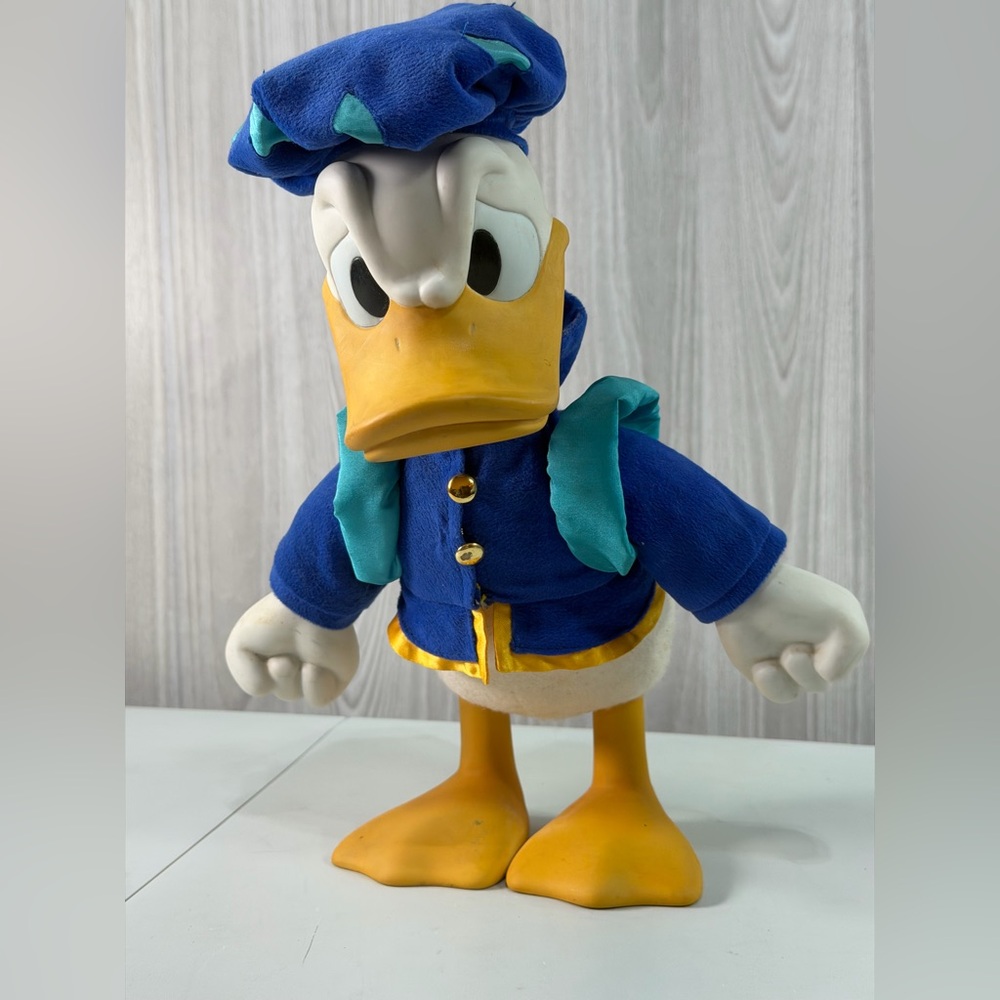 VTG Disney The Prince & The Pauper Donald Duck Porcelain Figurine 14" Read